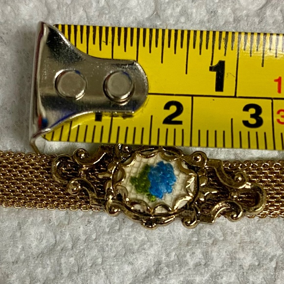 Vintage Gold Tone Mesh Bracelet Detailed Floral Needlepoint Inset Adjustable - Picture 12 of 14